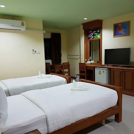 Kasinpat Home Nan Luaran gambar